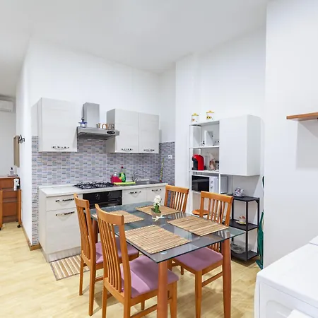 Pensjonat Alloggi Costantini - Ospedale Gemelli - Metro Battistini 3*